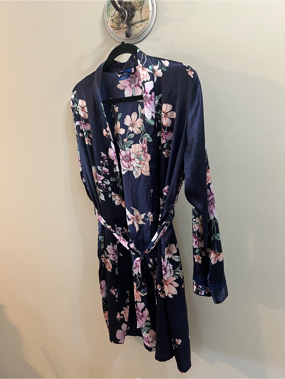 Apt 9 Silky Soft Pink flowers with Navy Background. Size Medium Coastal
